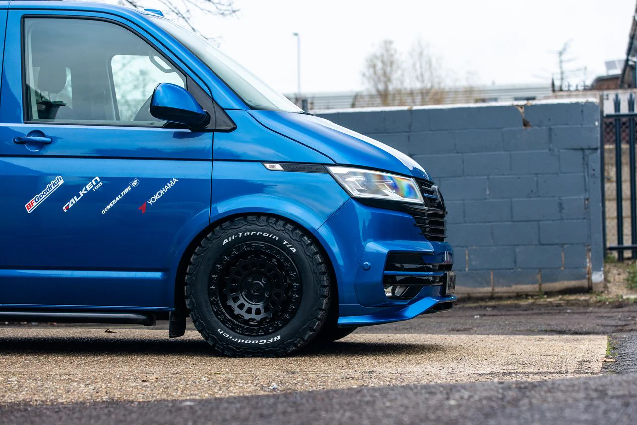 17" Volkswagen Transporter Fuel Zephyr Black Alloy Wheels - Image 8