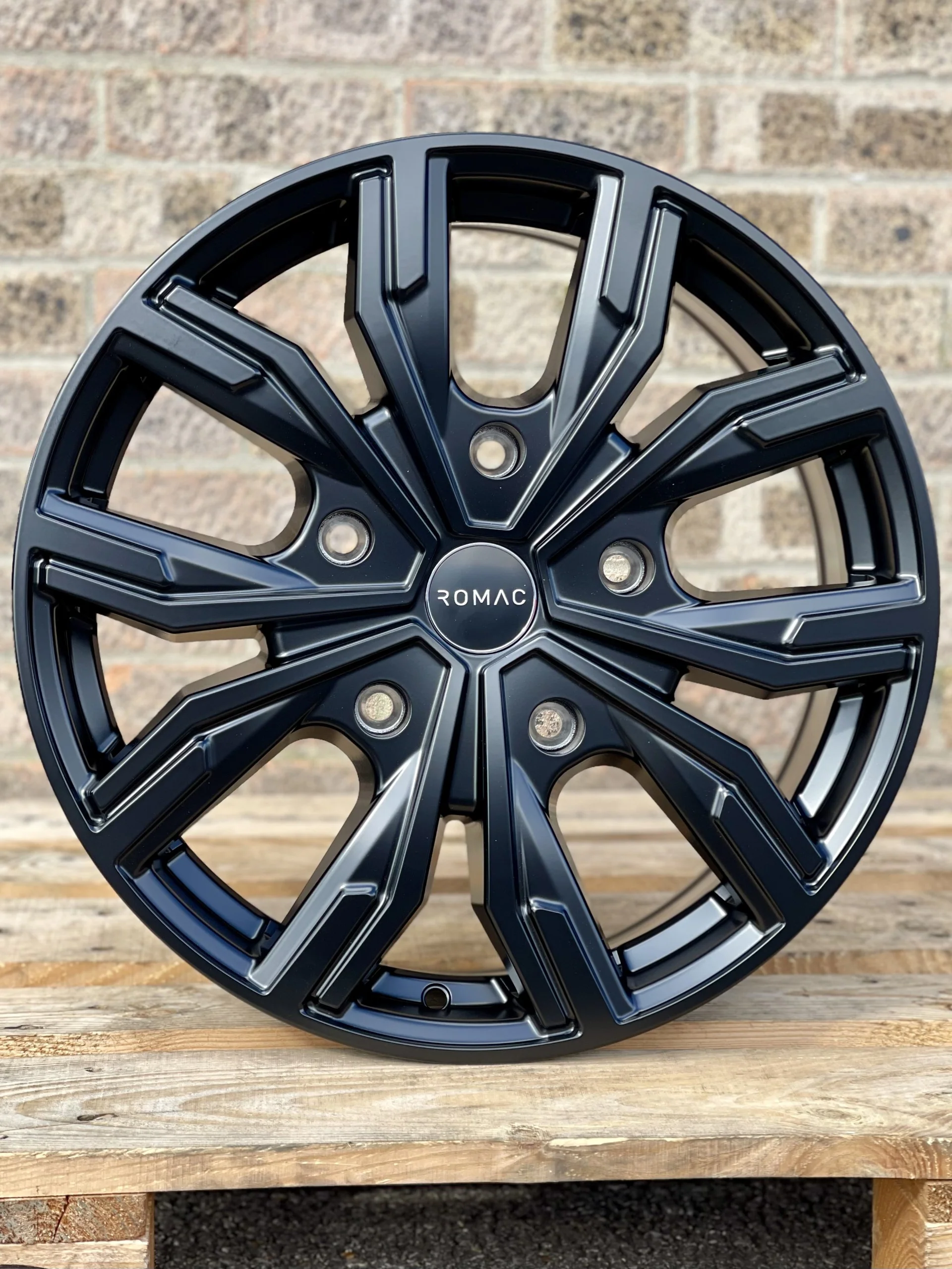 18" Ford Transit Custom Romac Torque Satin Black Alloy Wheels - Image 3