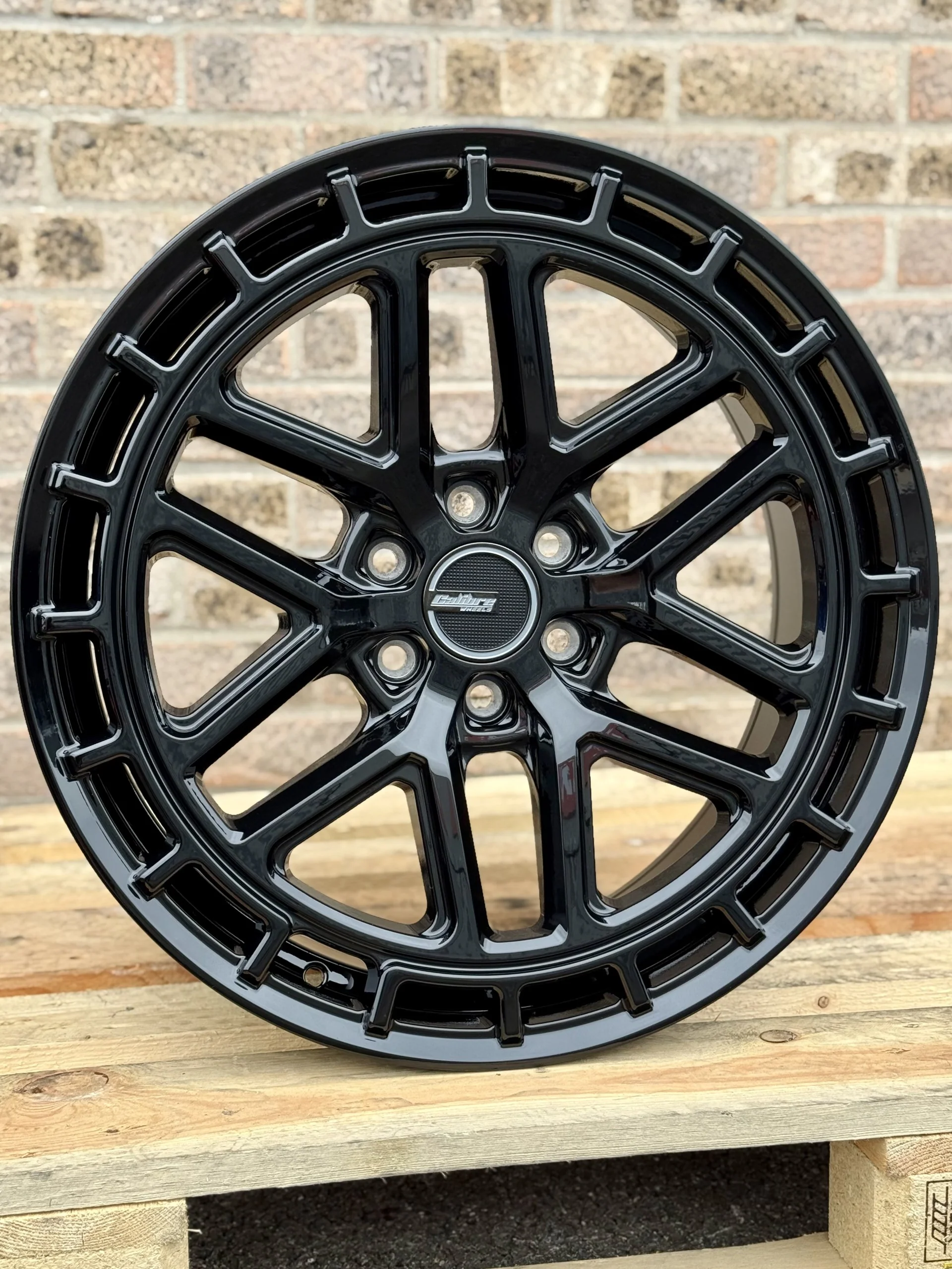 20" 2024 Volkswagen Transporter T7 Calibre CV3 Gloss Black Alloy Wheels - Image 3