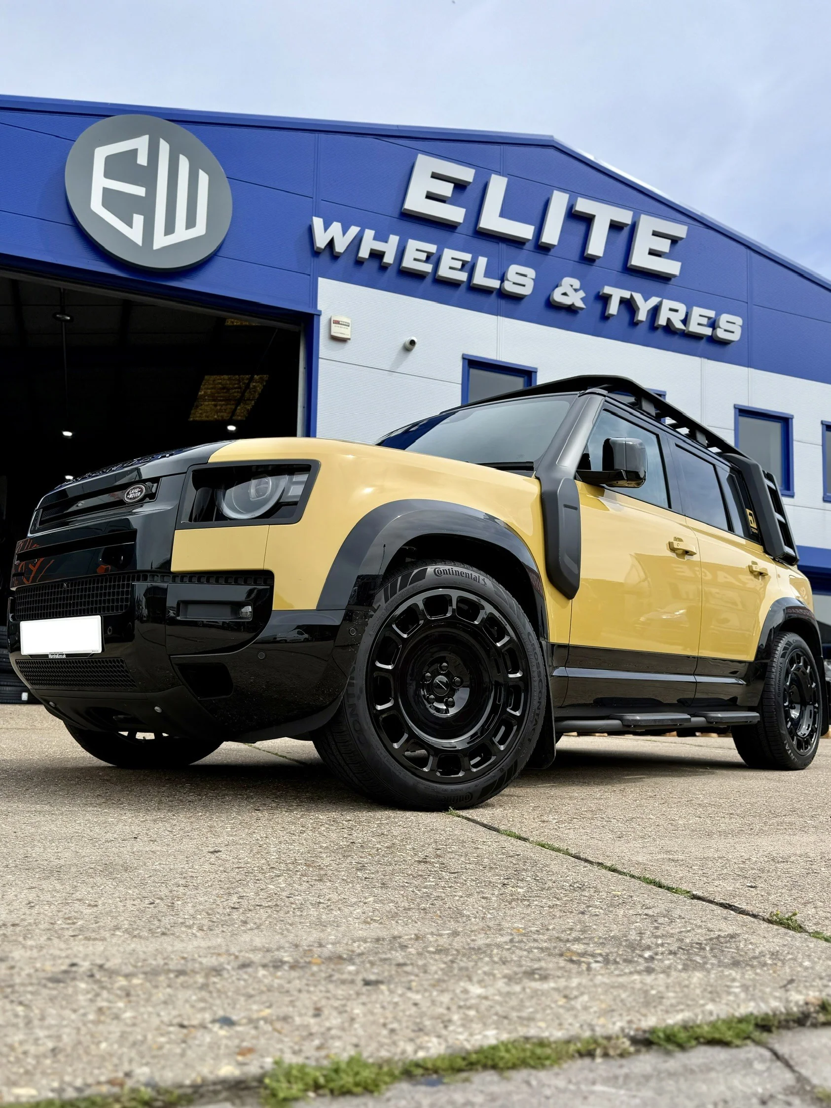 22" Land Rover Defender L663 Hawke Octad Gloss Black Alloy Wheels - Image 7