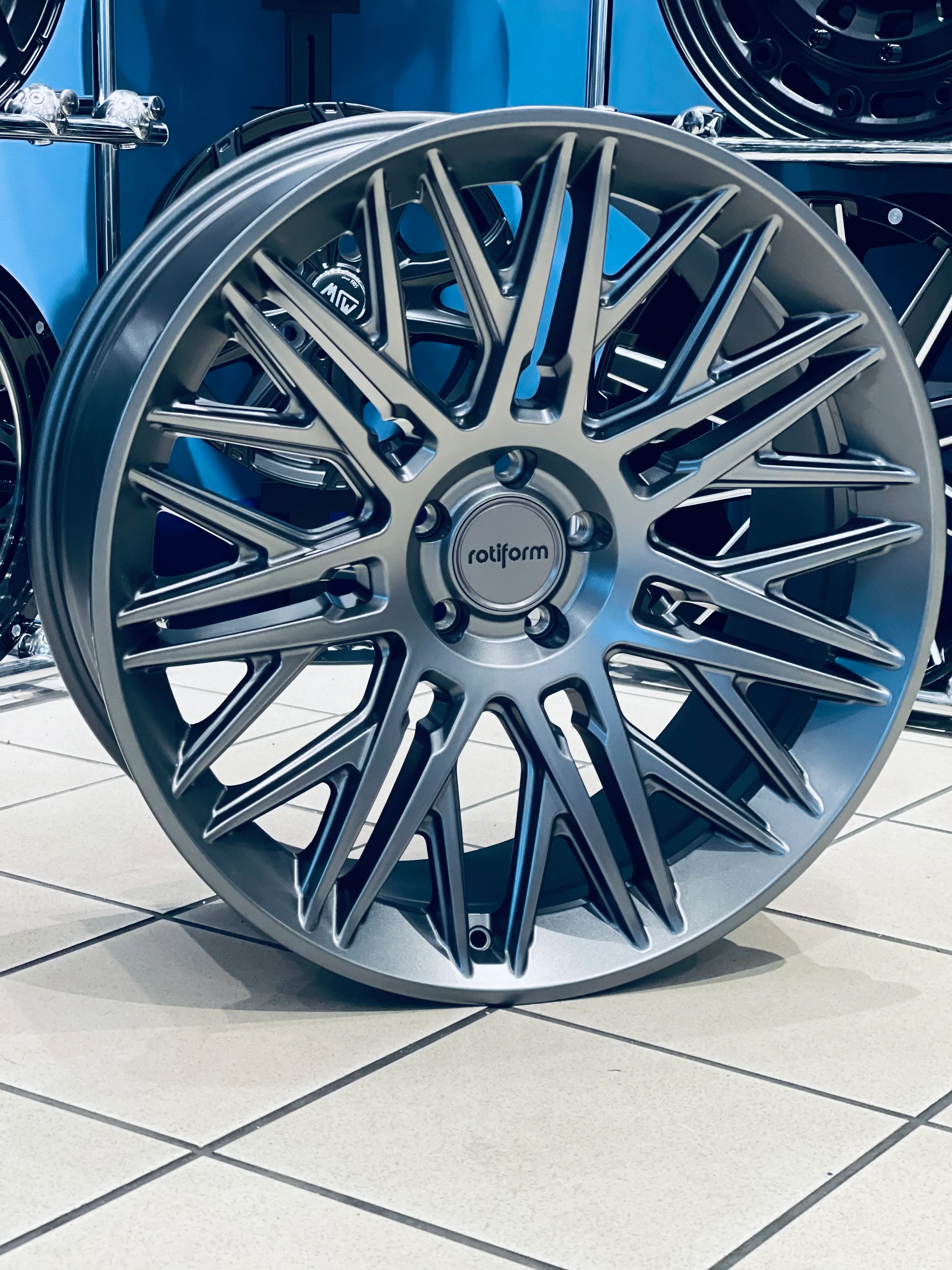 22" Ranger Rover SVR Rotiform JDR Alloy Wheels - Image 2