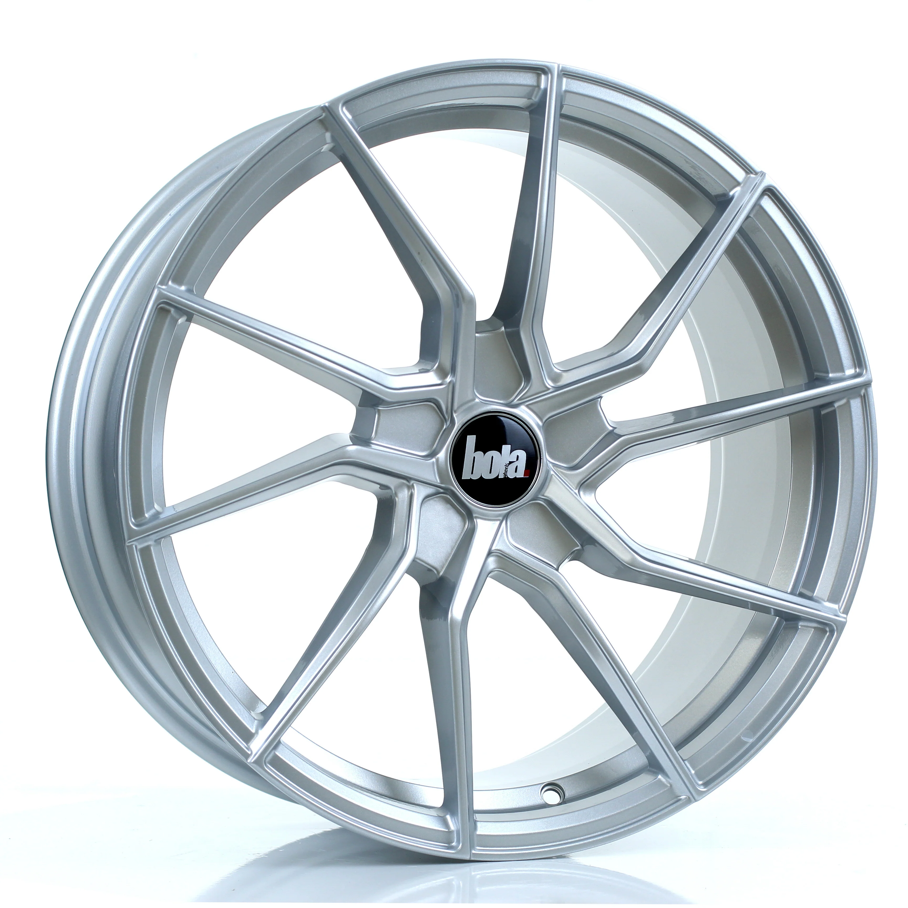 4 x BOLA B25 CRYSTAL SILVER & 4 x 225/40R18 92Y XL FALKEN FK520 AZENIS