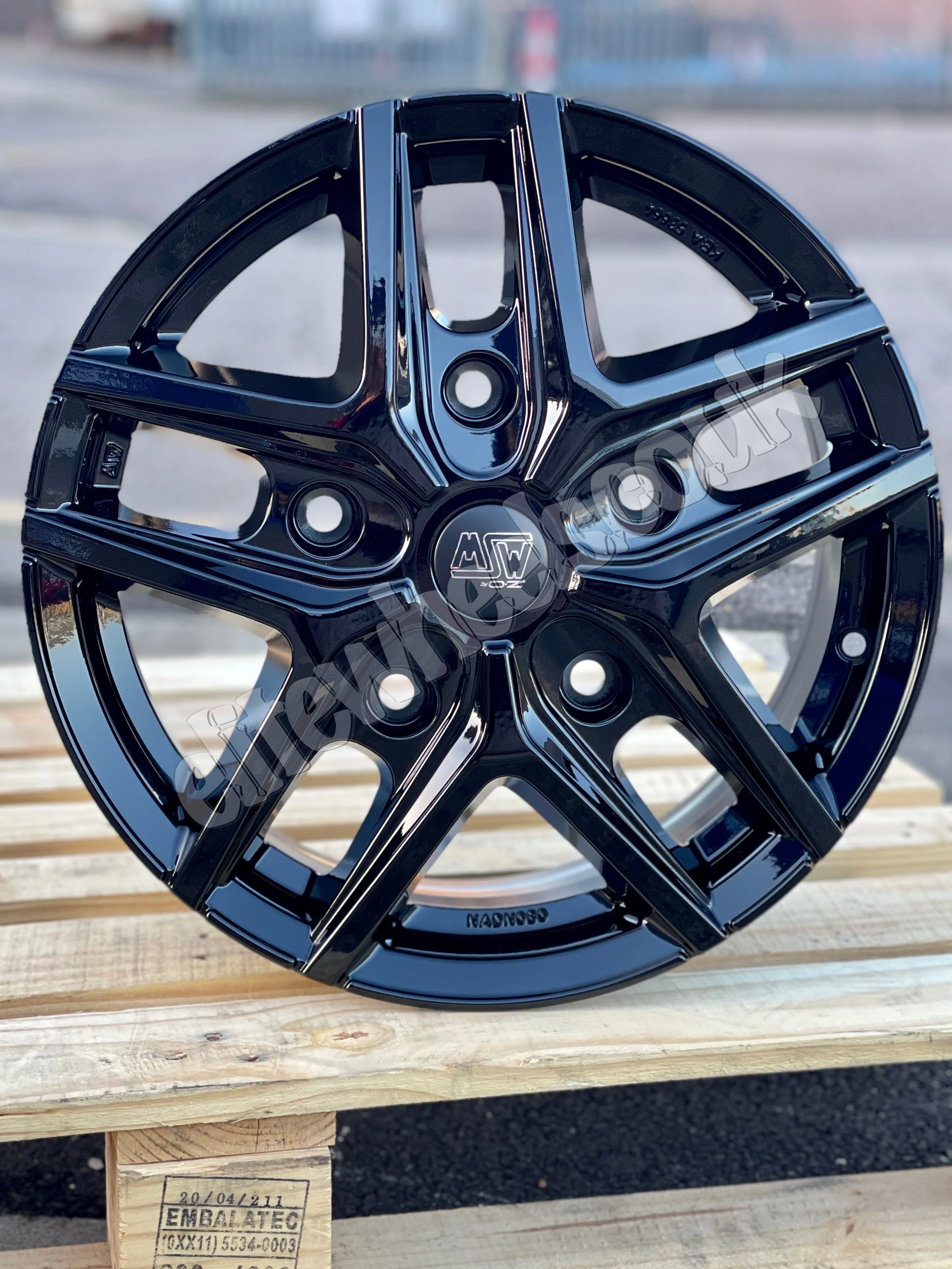 16" Vauxhall Vivaro MSW 40 Gloss Black Alloy Wheels - Image 3