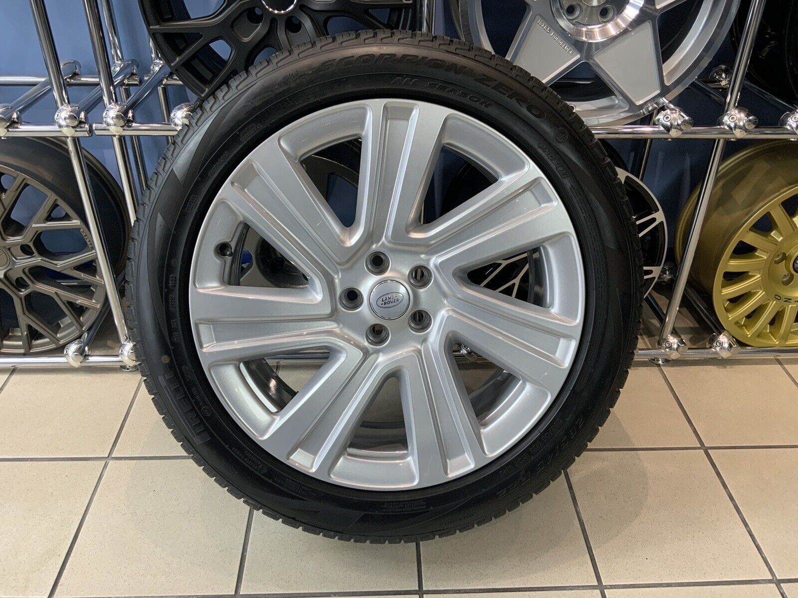 GENUINE RANGE ROVER  L460 22" STYLE 7023 ALLOY WHEELS & TYRES - Image 10