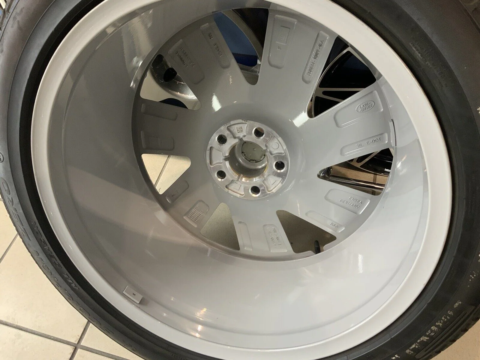 GENUINE RANGE ROVER  L460 22" STYLE 7023 ALLOY WHEELS & TYRES - Image 11