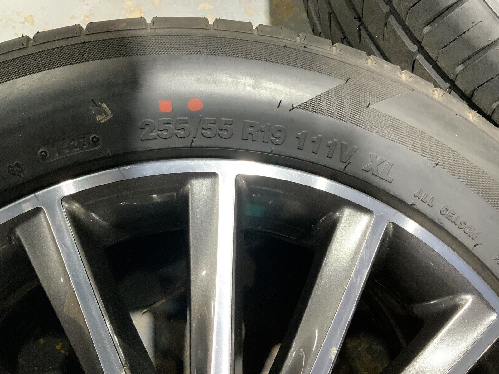 GENUINE MERCEDES X CLASS 19" ALLOY WHEELS & TYRES WILL ONLY FIT X CLASS - Image 10