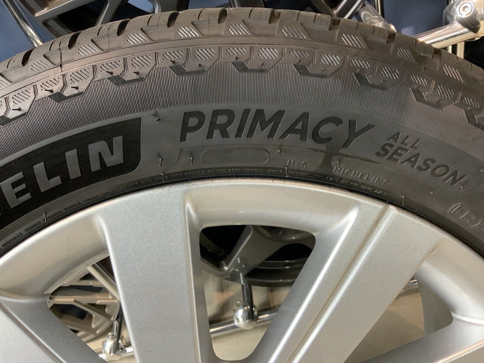 GENUINE RANGE ROVER  L460 21" STYLE 5112 ALLOY WHEELS & TYRES - Image 8