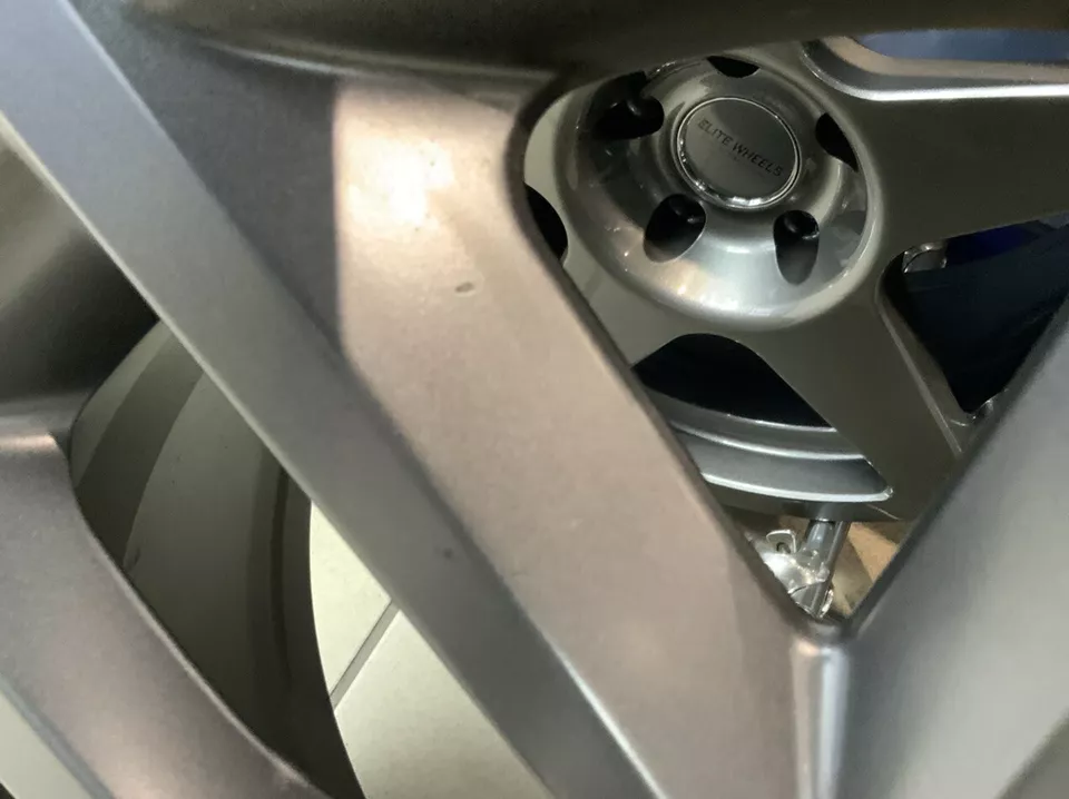 RANGE ROVER VELAR ALLOY WHEEL & TYRE 20" BRAND NEW SMALL MARK - Image 4