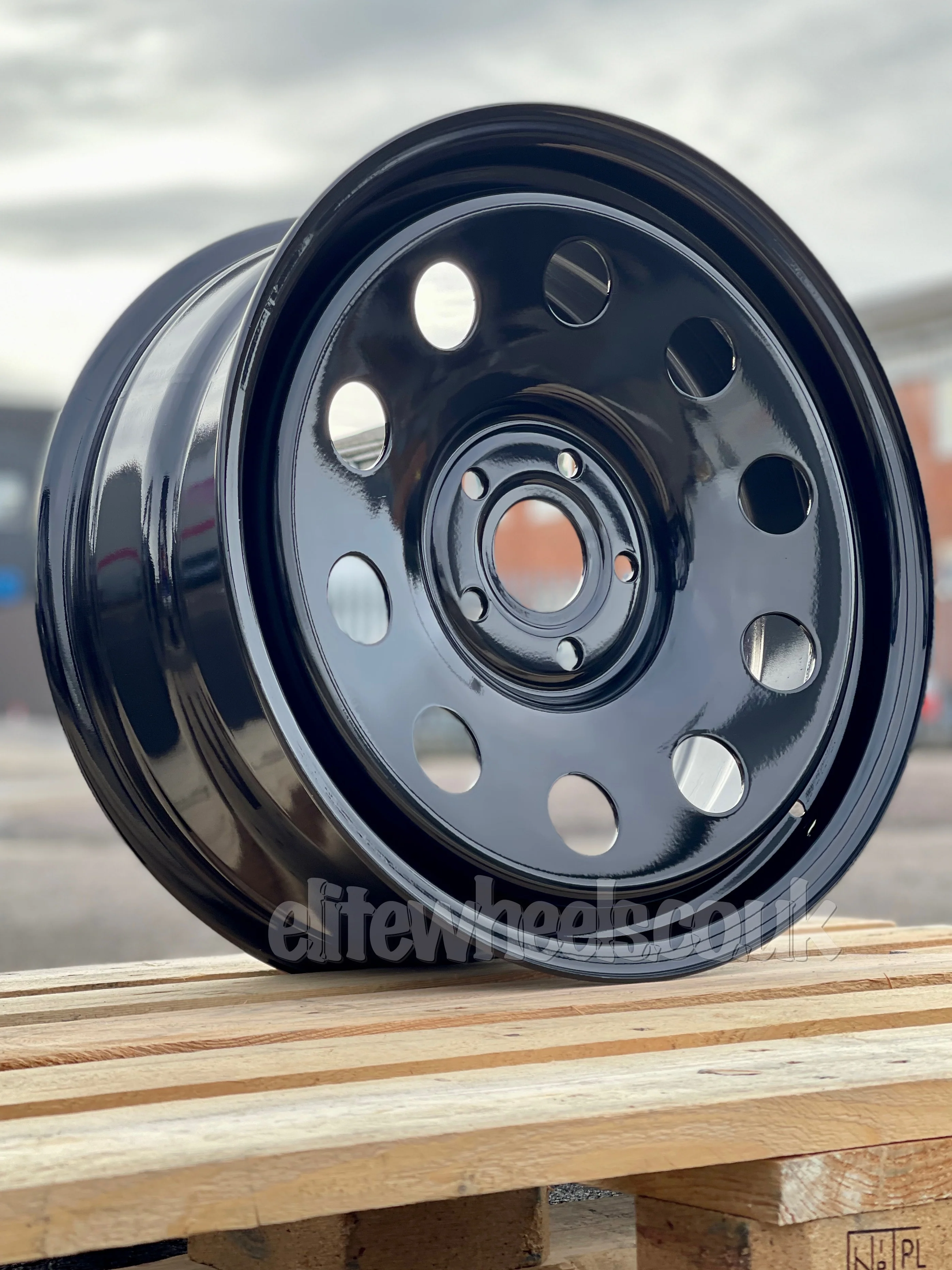 VW Amarok 18" Tuff Torque Steel Modular - Image 2